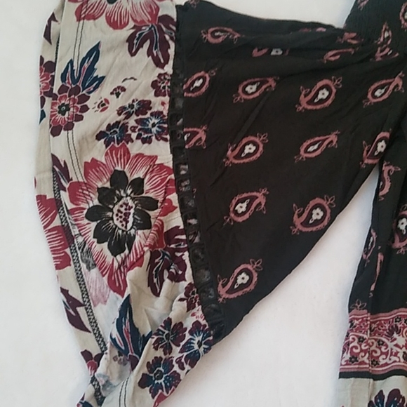 Coco + Jaimeson Off the Shoulder Top - Picture 6 of 8